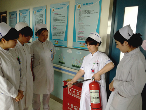 産(chan)科(ke)班組滅火栓使用(yong)培訓_副本(ben).jpg